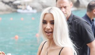 Kim Kardashian w mikroskopijnym bikini. Ledwo je widać