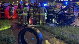 Śmiertelne zderzenie na Białołęce. Dwie osoby nie żyją. Droga zablokowana.