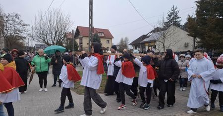Kielce: Droga Krzyżowa wiernych z parafii świętego Stanisława