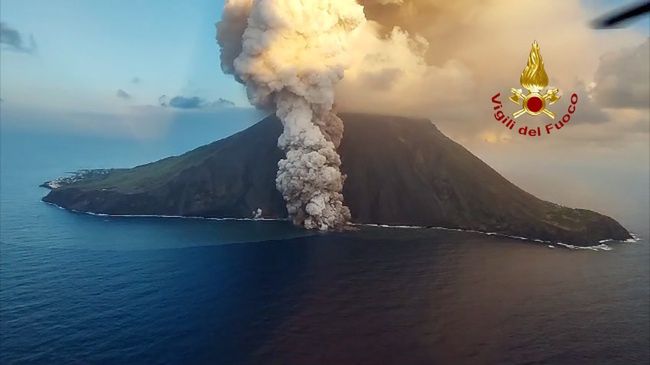 Wulkany zagrażają dwóm znanym wyspom. Władze lotniska reagują