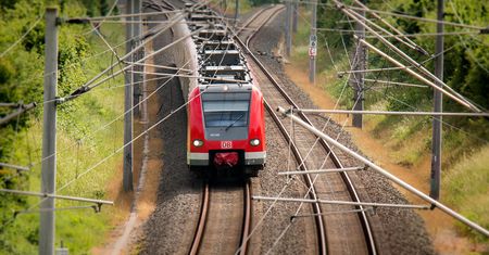 Koronawirus w pociągu. Sanepid apeluje o niezwłoczny kontakt. Szczegóły połączeń