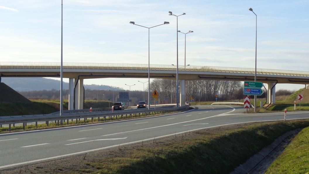 Komisja przetargowa rozpocznie teraz ocenę złożonych ofert.