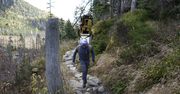 60 kg na plecy i marsz w góry. Tragarze znów stoczyli morderczy bój