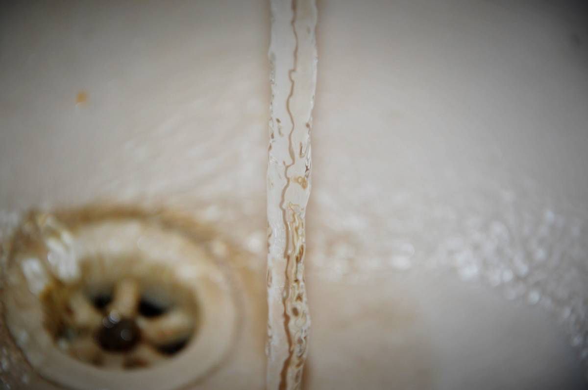 Lubsk: Żółta i mętna woda. Mieszkańcy narzekają