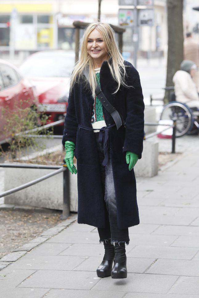 Monika Olejnik postawiła na zielone rękawiczki 