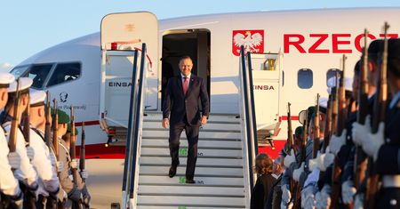 "Wyraz porażki Niemiec". Prasa o "rachunku", z którym przybył Nawrocki