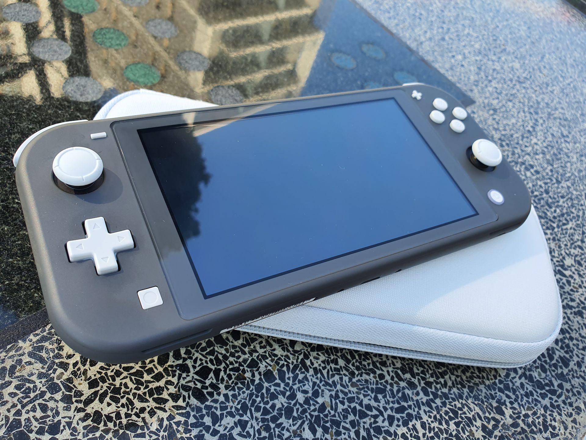 Nintendo Switch Lite – test. Żywy dowód na to, że smartfony nie zabiły konsol przenośnych 2