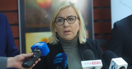 Nagła decyzja ministry klimatu. "Nie będzie mieszkania plus"