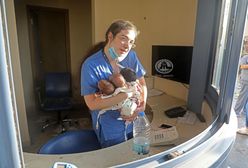 Wybuch w Bejrucie. Nietypowa scena w szpitalu tuż po eksplozji. Noworodki w ramionach pielęgniarki