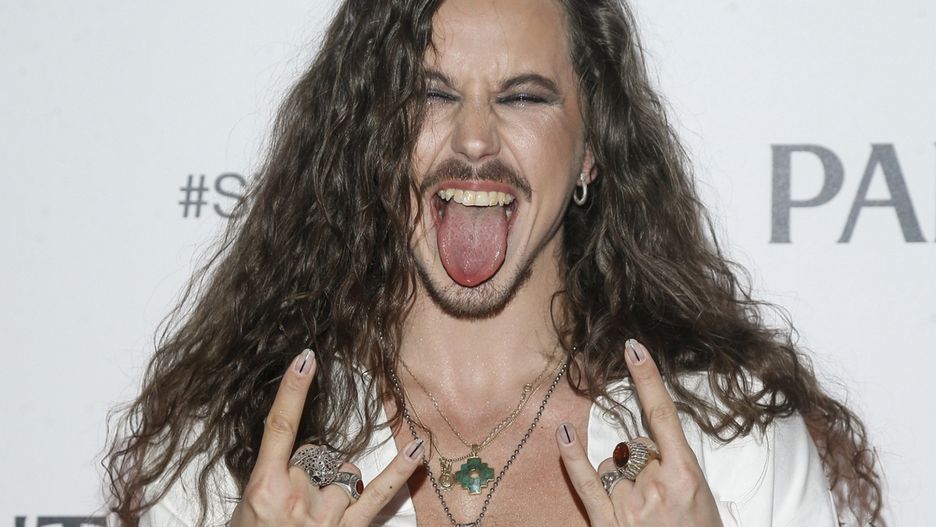 Michał Szpak zrzucił ubrania