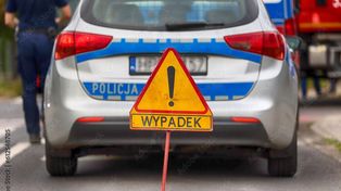 Kraksa w Końskich. Samochód uderzył w bok, kierowca uciekł