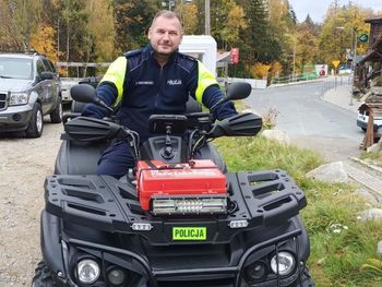 Zobaczył, jak kobieta po kolizji próbuje uciec. Dogonił ją i zatrzymał