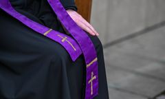 Belgijski biskup reaguje na kryzys. Wyświęcą żonatych mężczyzn?