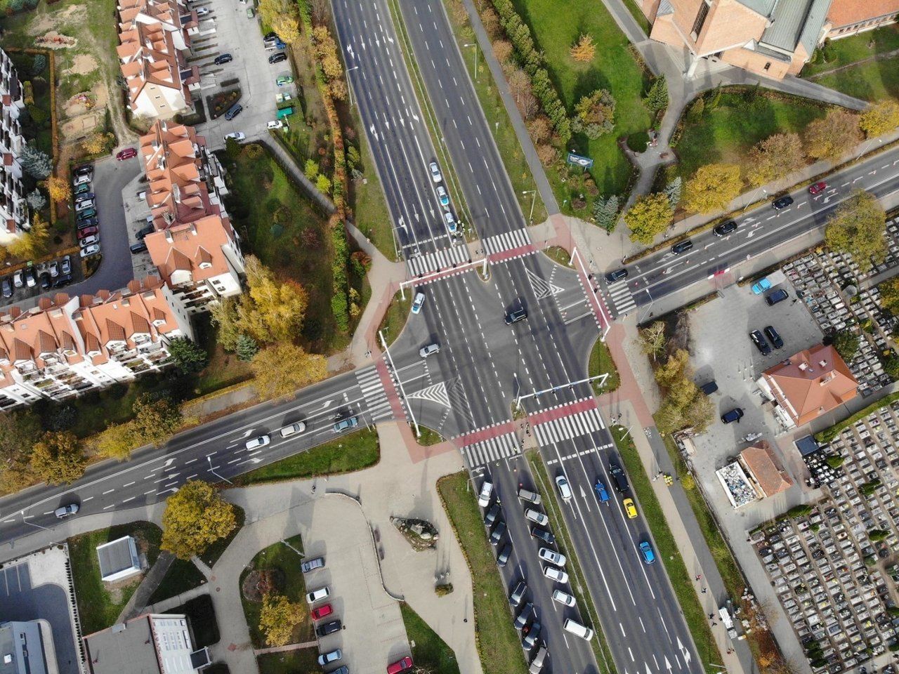 Dodatkowe parkingi i darmowe autobusy 1 listopada w Lesznie