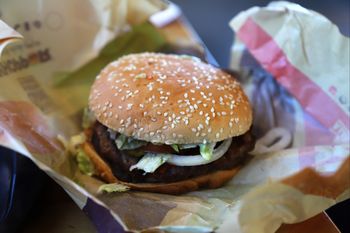 Gigant debiutuje w kolejnym mieście w Polsce. 100 darmowych burgerów