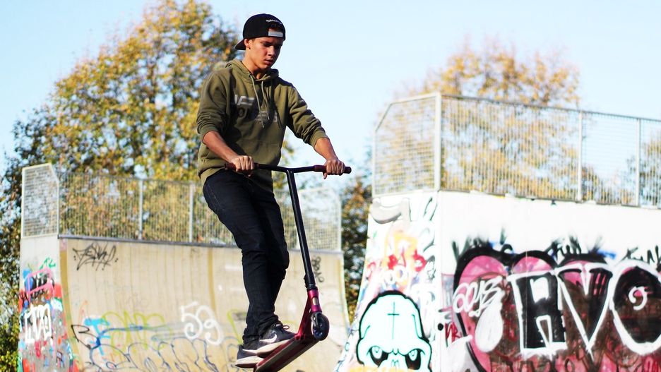 hulajnoga wyczynowa freestyle na hulajnodze skatepark