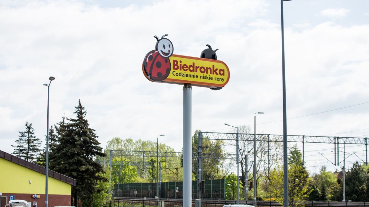 Biedronka rozpoczęła współpracę z firmą medyczną. Nowy sposób na zakaz handlu?