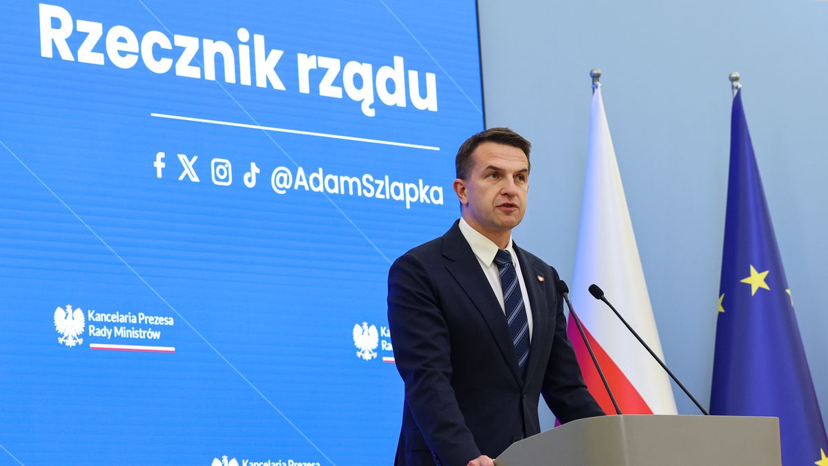 Warszawa, 08.07.2025. Rzecznik rządu Adam Szłapka na konferencji prasowej w Kancelarii Prezesa Rady Ministrów w Warszawie, 8 bm. (ad) PAP/Albert Zawada