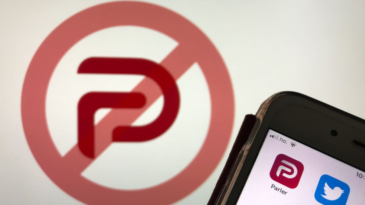 Przekreślone logo Parlera. Zdjęcie ilustracyjne (Getty Images)