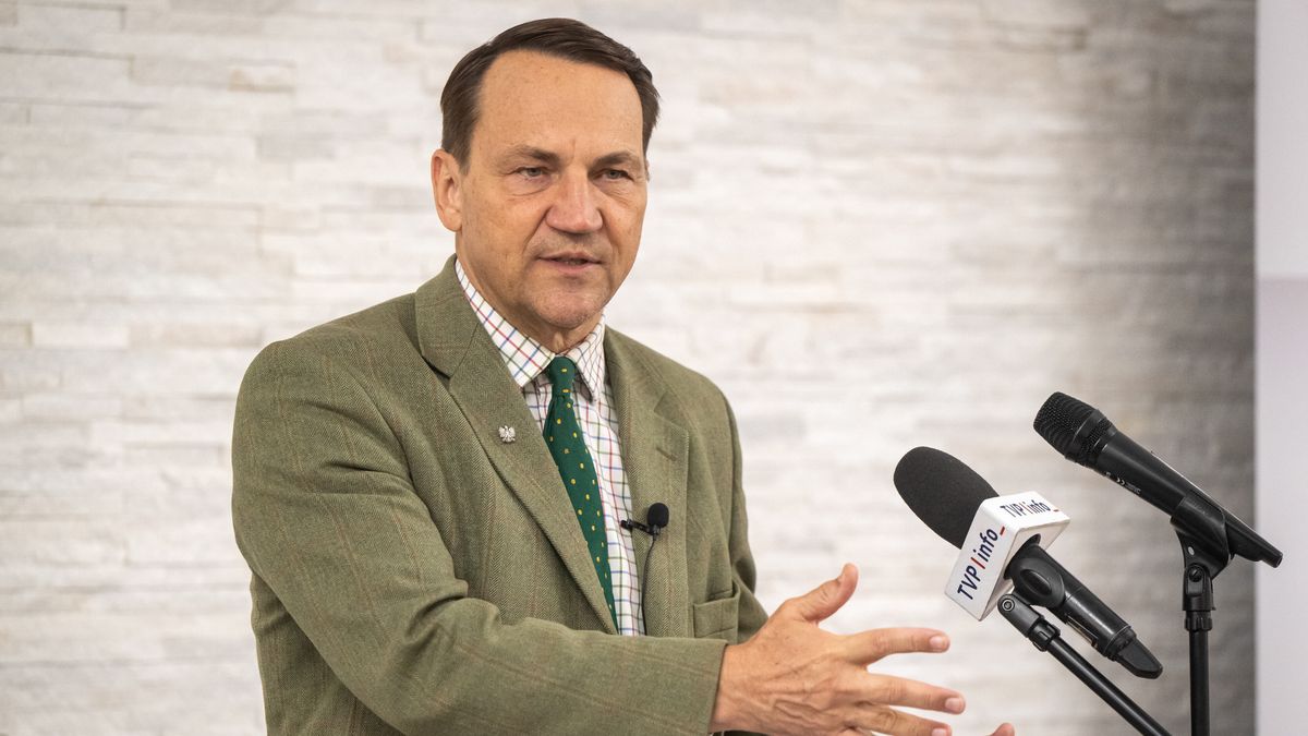 Rados�aw Sikorski
Nak�o nad Noteci�, 11.11.2025. Wicepremier, minister spraw zagranicznych Rados�aw Sikorski przemawia podczas otwartego spotkania z mieszka�cami w Centrum Us�ug Spo�ecznych w Nakle nad Noteci�, 11 bm. (aldg) PAP/Tytus �mijewski
Tytus �mijewski
debata, otwarte, polityka, spotkanie