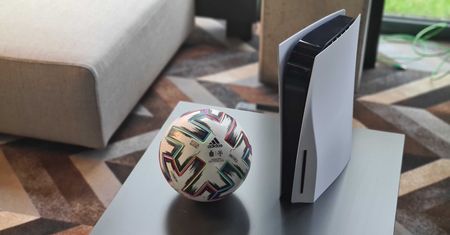 PlayStation 5 unboxing. Mamy konsolę w redakcji