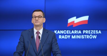 Konferencja Mateusza Morawieckiego i ministra ds. UE Konrada Szymańskiego