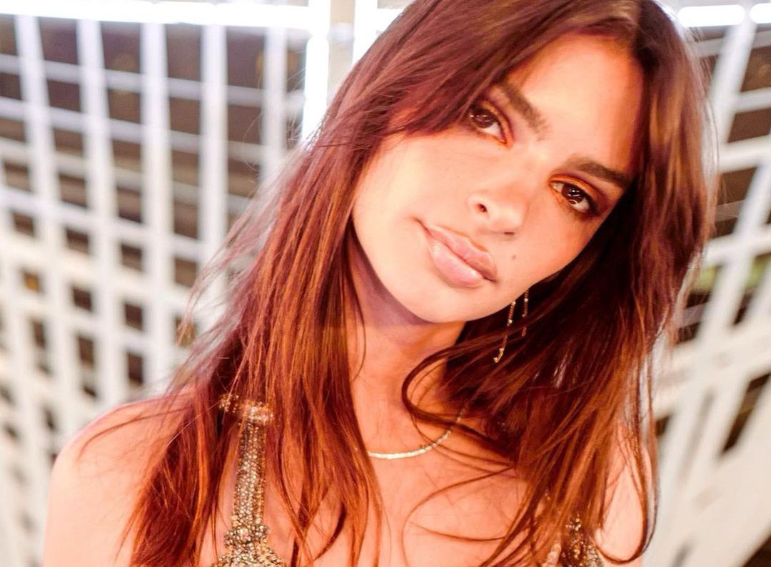 Nowy fason legginsów. Lansują go Emily Ratajkowski i Hailey Bieber