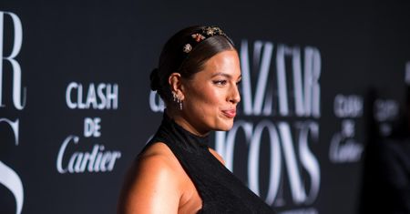 STYLOWE MAMY: Ashley Graham w ciąży w seksownej naked dress