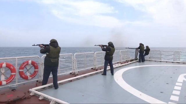 Russians practice shooting at Ukrainian marine drones
