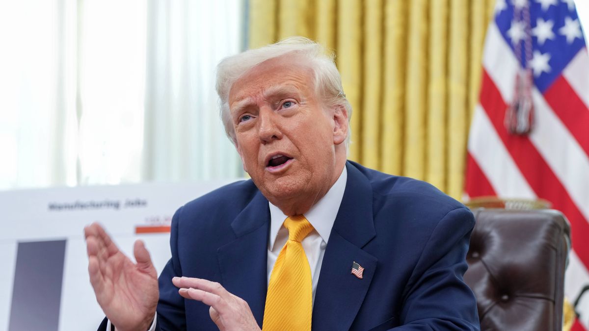 United States President Donald J Trump remarks on job numbers
epa11947459 United States President Donald J Trump makes a statement on jobs in the Oval Office of the White House in Washington, DC, USA, 07 March 2025. February jobs report by Bureau of Labor Statistics reported the US added 151,000 jobs.  EPA/CHRIS KLEPONIS / POOL 
Dostawca: PAP/EPA.
CHRIS KLEPONIS / POOL
jobs, economy, white house