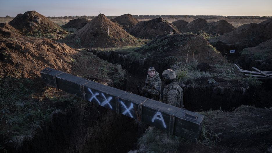 ZAPORIZHZHIA, UKRAINE - OCTOBER 18: The 108th Independent Brigade of the Territorial Defense Forces of Ukrainian Armed Forces receive training at the trenches on the front of Zaporizhzhia, Ukraine on October 18, 2023. (Photo by Ozge Elif Kizil/Anadolu via Getty Images)