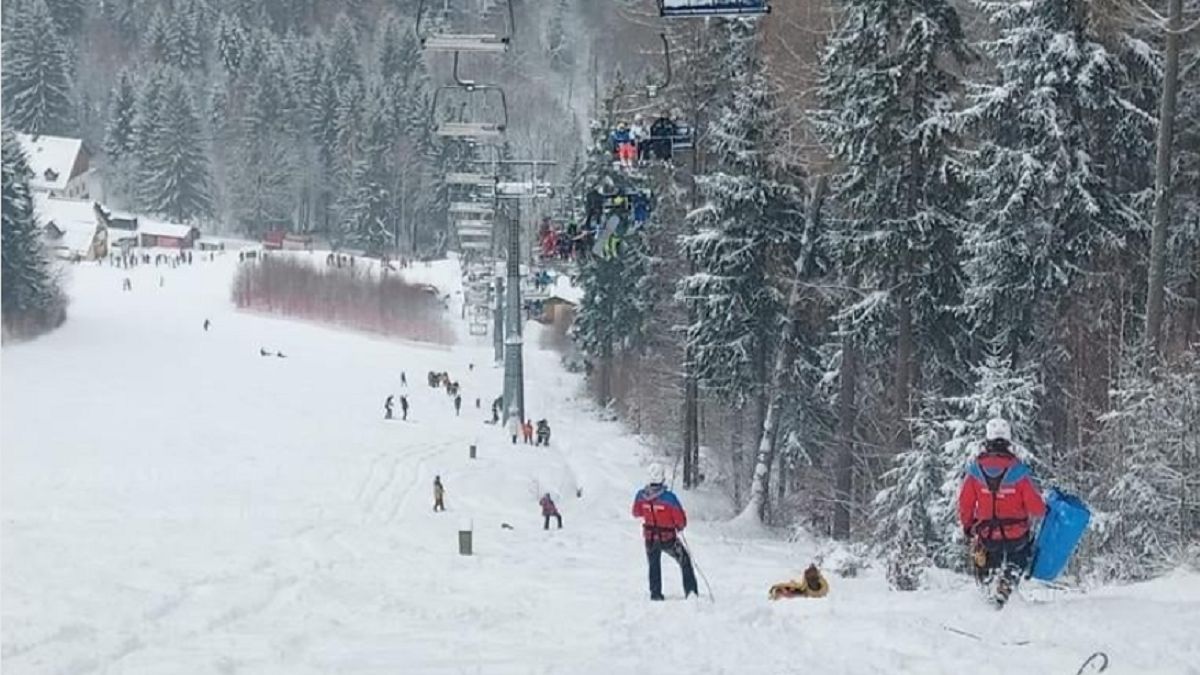(HS Jeseniky)Sześć metrów nad ziemią. Chwila grozy na narciarzy