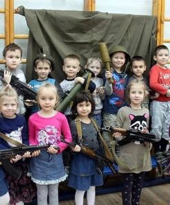 Pokolenie dzieci Putina. Eksperci nazywają to "koncepcją obrony totalnej Rosji"