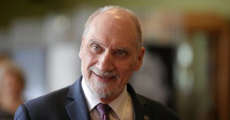 Nachodzi wielka lustracja w administracji. Antoni Macierewicz chce prześwietlić 40 tys. osób