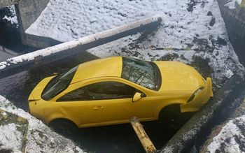 Taki widok w Nowy Rok. Piszą, co wypadło z auta. Zdjęcie z Gliwic