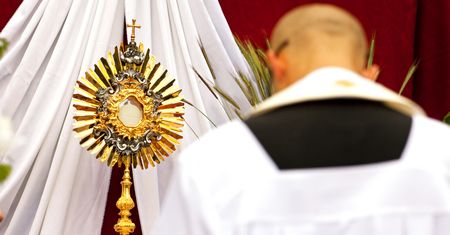 Boże Ciało 2025. Czy tego dnia trzeba iść do kościoła i na procesję?