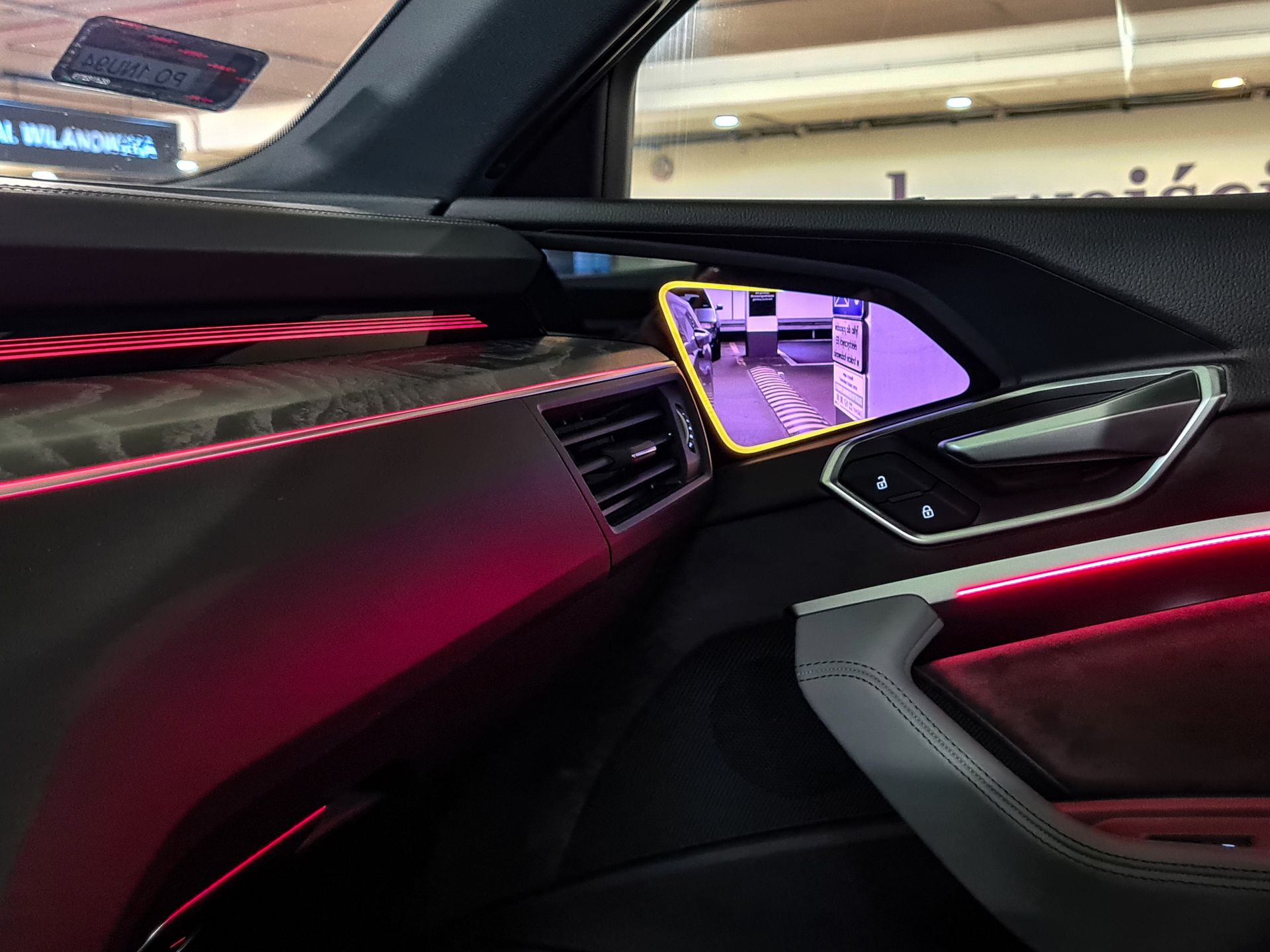 Audi e-tron Sportback: Wirtualne lusterka, Audi Charging Service, system i kamery 360 stopni z 3D 13