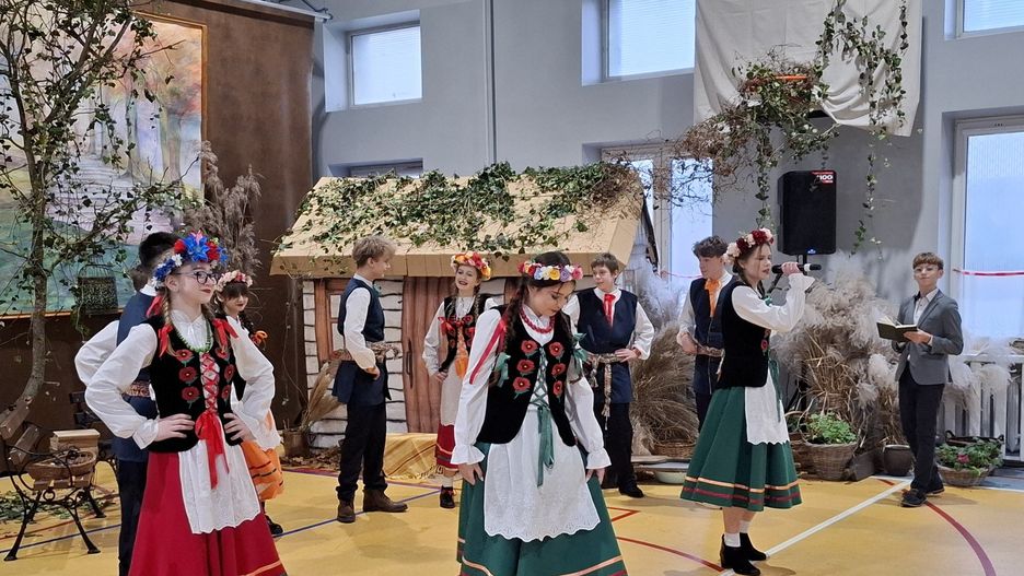 Spektakl o Reymoncie w PSP 4 w Radomsku