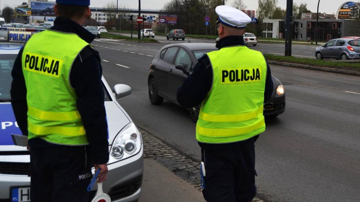JAK POLICJANCI BĘDĄ TRAKTOWALI OSOBY, KTÓRE WYJADĄ W TYM ROKU NA WIELKANOC DO RODZIN?