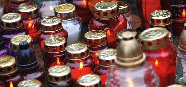 Parafinowy czy olejowy. Który będzie palił się  najdłużej?