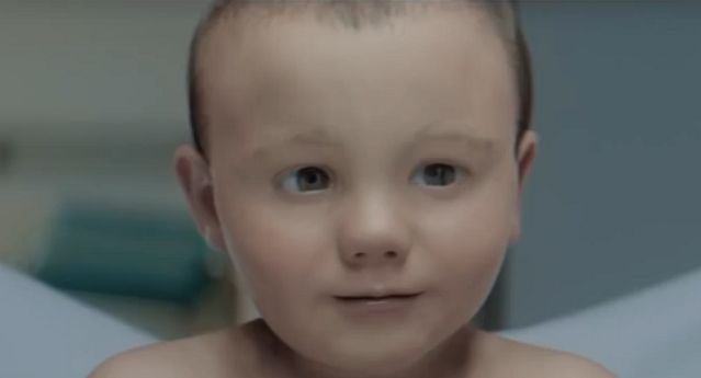 Spot z multimedialnym bobasem podbija internet (wideo)