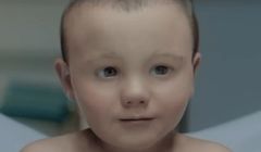 Spot z multimedialnym bobasem podbija internet (wideo)