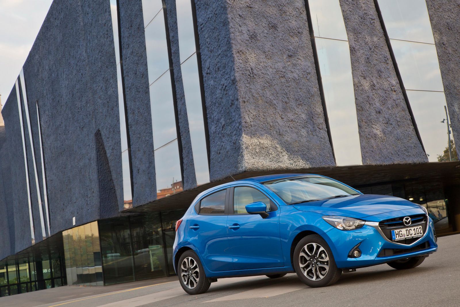 Europejska Mazda 2 – obszerna galeria zdjęć 38