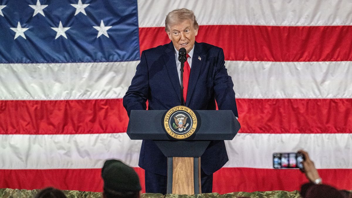 epaselect epa12736479 US President Donald Trump delivers remarks to service members and their families at Fort Bragg, North Carolina, USA, 13 February 2026.  Trump met with US special forces members involved in the capture of former Venezuelan President Nicolas Maduro in early January.  EPA/STAN GILLILAND 
Dostawca: PAP/EPA.
STAN GILLILAND
epaselect