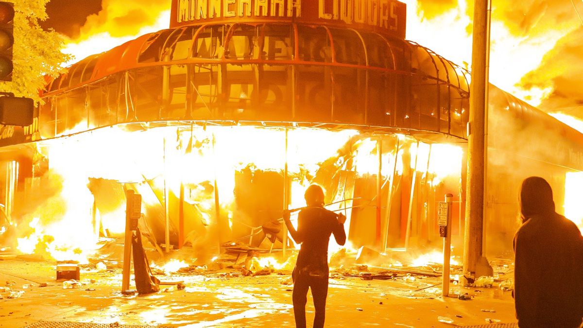 George Floyd nie żyje. Po jego śmierci wybuchły protesty w całych USA.