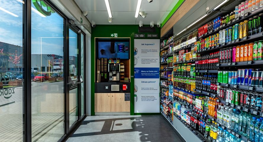 Żabka Nano i Black Red White pod lupą. Chodzi o ceny w reklamach i na etykietach