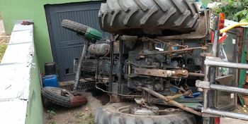 Sława: Traktor na dachu. Policja szuka sprawcy szalonego rajdu