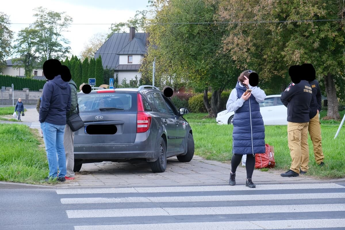 Zderzenie skody z kią na rondzie Mohyły