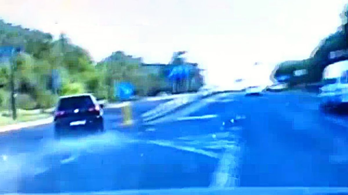 Policjanci podjęli pościg za krewkim kierowcą volkswagena