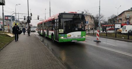 Komunikacyjny koszmar na ul. Wolskiej. Wszystko przez zamkniętą ul. Fabryczną